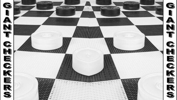 Live Checkers game 79. 2 games with a Grand master on Flyordie.com. 