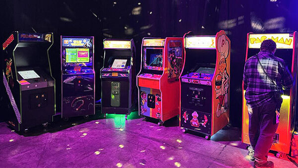 COLLECTORS Classic Large Multi-Game Arcade Machine w/ 60 Classic Games -  video gaming - by owner - electronics media