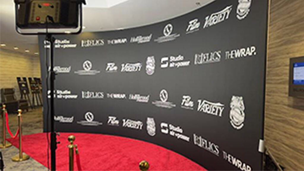 The floor of the Glambot backdrop should always be filled up with two red carpets fitting inside the curve or the red carpet can extend in front of the backdrop as well.